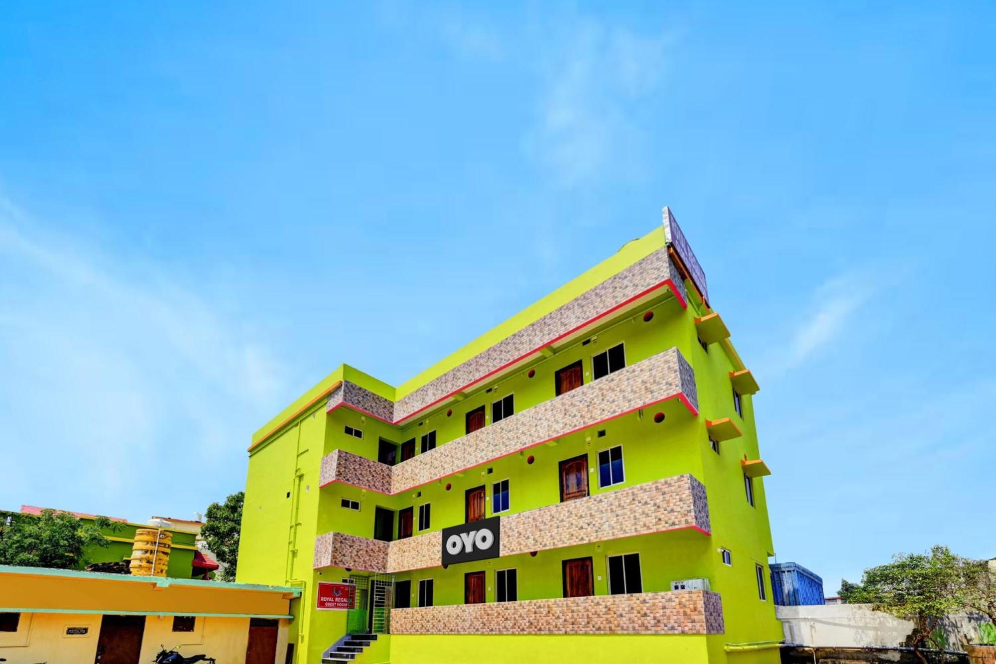 Oyo Flagship 81058 Royal Regalia Hotel บูบันเนสชวาร์ ภายนอก รูปภาพ